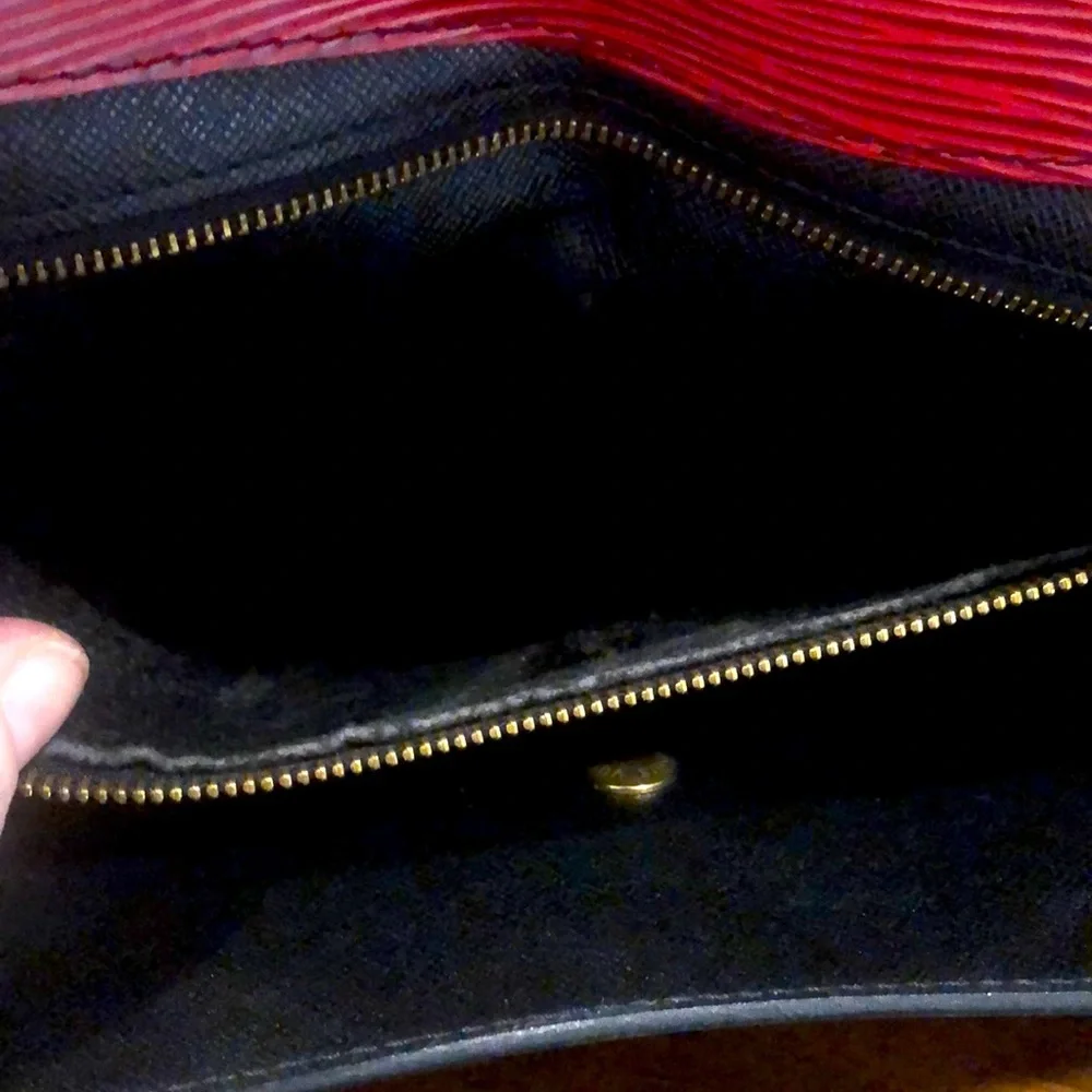LOUIS VUITTON Red Epi Leather Clutch Crossbody and Shoulder Bag GM size